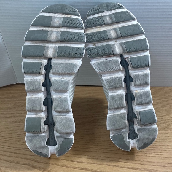 On Cloud Cloudswift Womens Size 6.5 White & Gray Running Shoe Sneaker - Picture 9 of 13